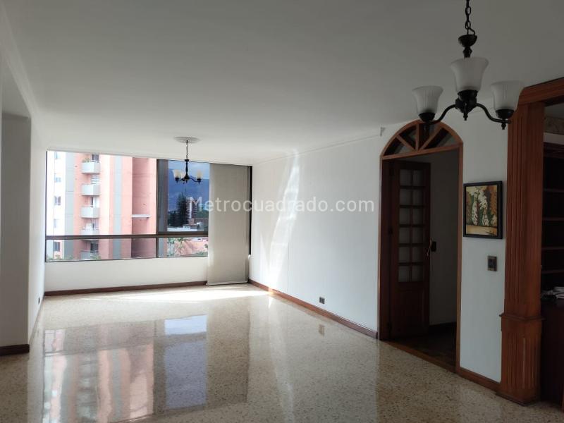 Apartamento Elegante de 3 Alcobas con Piscina en El Poblado - 2