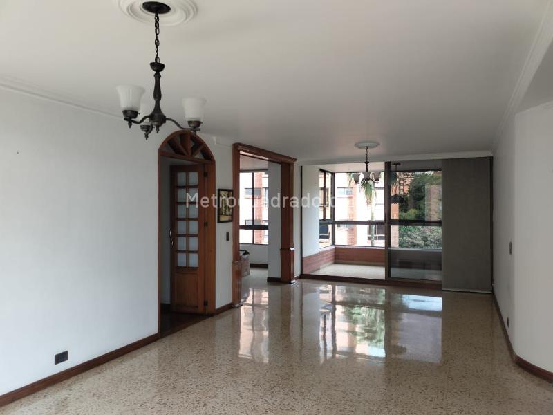 Apartamento Elegante de 3 Alcobas con Piscina en El Poblado - 3