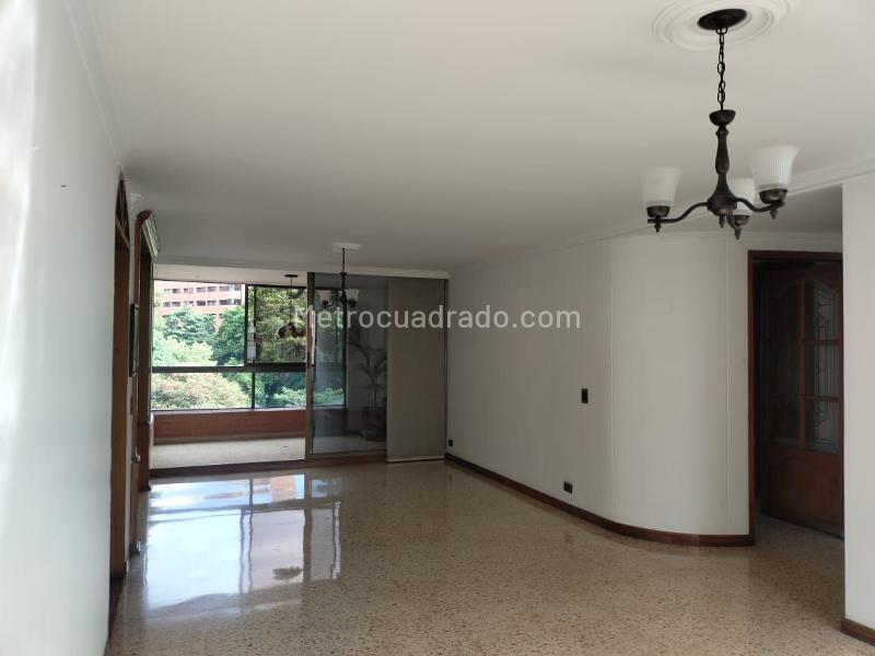 Apartamento Elegante de 3 Alcobas con Piscina en El Poblado - 4