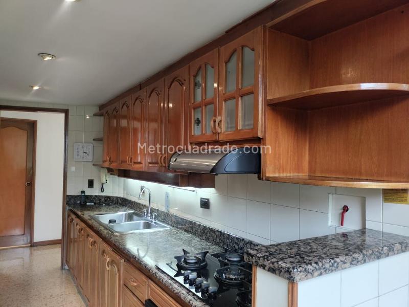 Apartamento Elegante de 3 Alcobas con Piscina en El Poblado - 7
