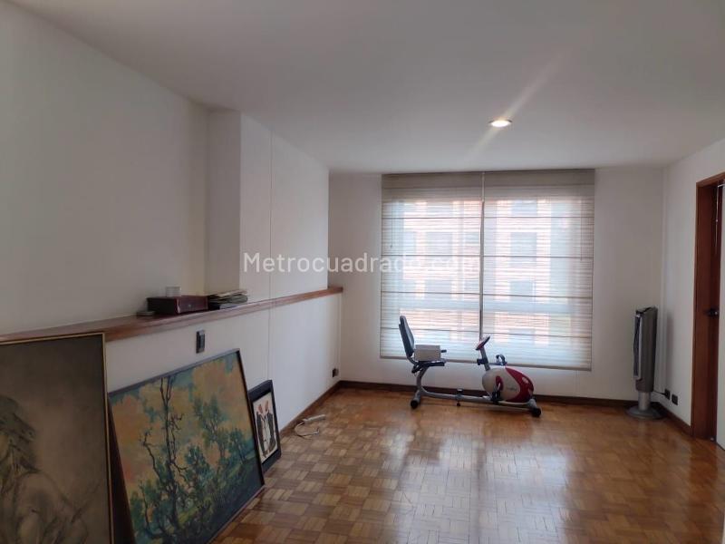 Apartamento Elegante de 3 Alcobas con Piscina en El Poblado - 8
