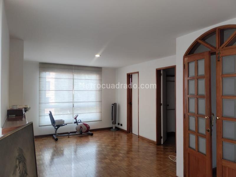 Apartamento Elegante de 3 Alcobas con Piscina en El Poblado - 9