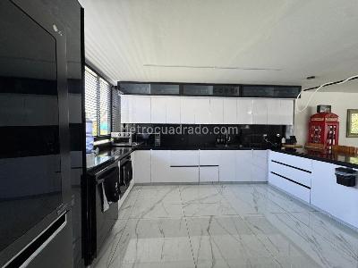 Casa de 3 alcobas en venta en Rionegro, Rionegro, 311 m² · foto 4 de 11