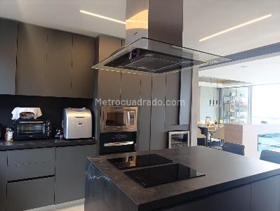 Apartamento de 3 alcobas en venta en El Poblado, Medellín, 218 m² · foto 9 de 20