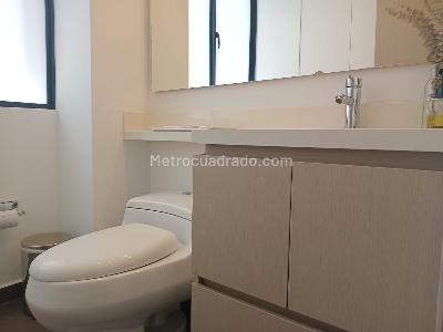 Apartamento de 2 alcobas en venta en El Poblado, Medellín, 122 m² · foto 17 de 18