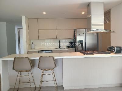 Apartamento de 2 alcobas en venta en El Poblado, Medellín, 122 m² · foto 6 de 18
