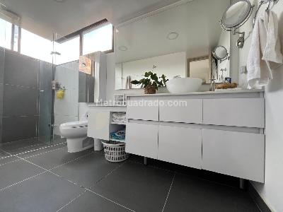 Apartamento de 4 alcobas en venta en El Poblado, Medellín, 265 m² · foto 19 de 20