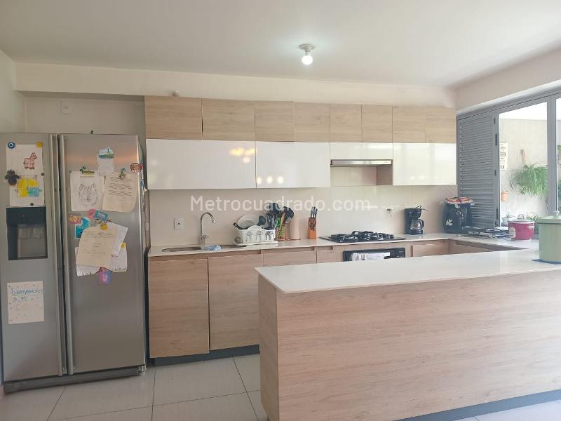 Apartamento de 2 Alcobas con Vestier y Parqueadero Lineal Cubierto en El Poblado - 5