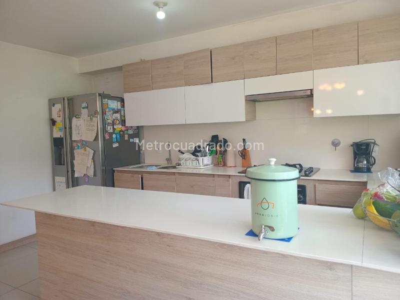 Apartamento de 2 Alcobas con Vestier y Parqueadero Lineal Cubierto en El Poblado - 6