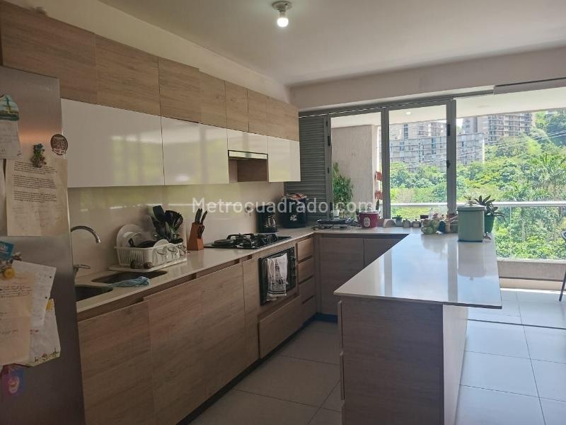 Apartamento de 2 Alcobas con Vestier y Parqueadero Lineal Cubierto en El Poblado - 7