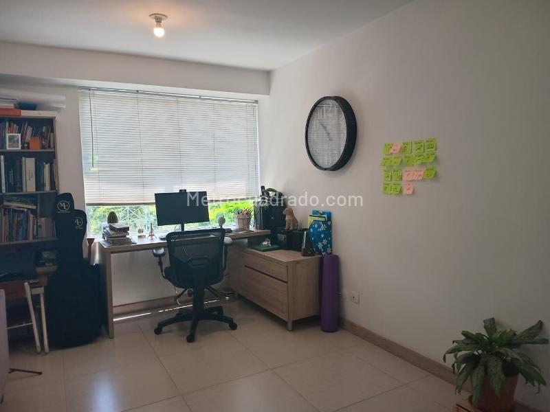Apartamento de 2 Alcobas con Vestier y Parqueadero Lineal Cubierto en El Poblado - 8