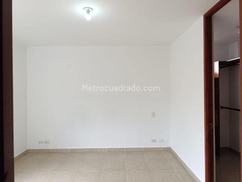 3BR Apartment in Gated Unit in El Poblado with Pool & Gym - 7