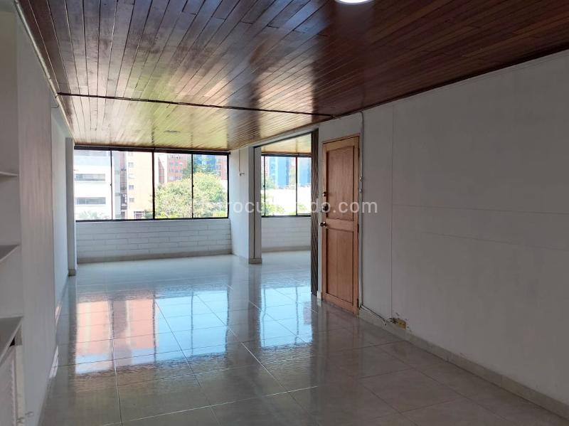 Apartamento en Alquiler de 3 Alcobas en El Poblado con Parqueadero - 2