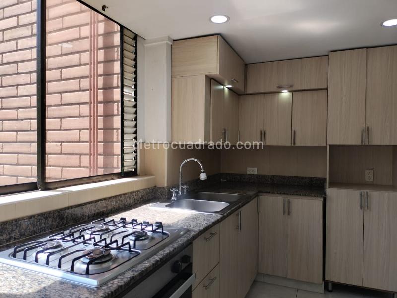 Apartamento en Alquiler de 3 Alcobas en El Poblado con Parqueadero - 6