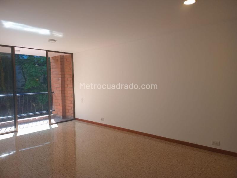 Apartamento Moderno de 2 Alcobas en El Poblado - 2