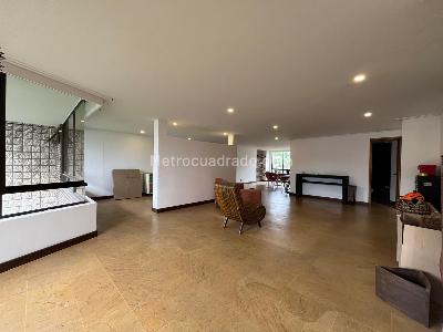 Apartamento de 3 alcobas en arriendo en El Poblado, Medellín, 210 m² · foto 4 de 19