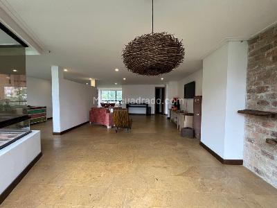 Apartamento de 3 alcobas en arriendo en El Poblado, Medellín, 210 m² · foto 5 de 19