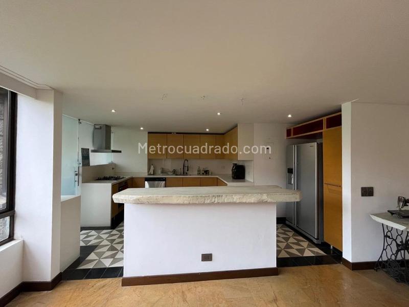 Apartamento Amplio de 3 Alcobas en El Poblado Central - 6