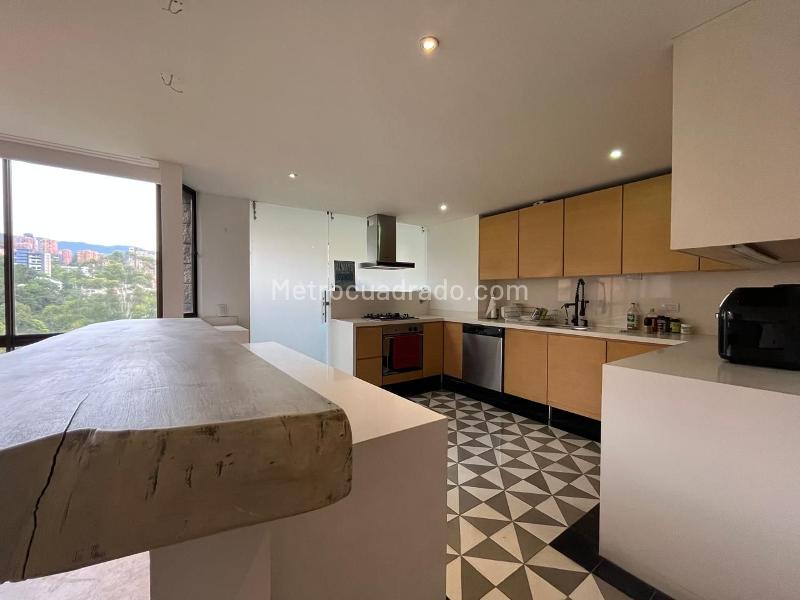 Apartamento Amplio de 3 Alcobas en El Poblado Central - 8