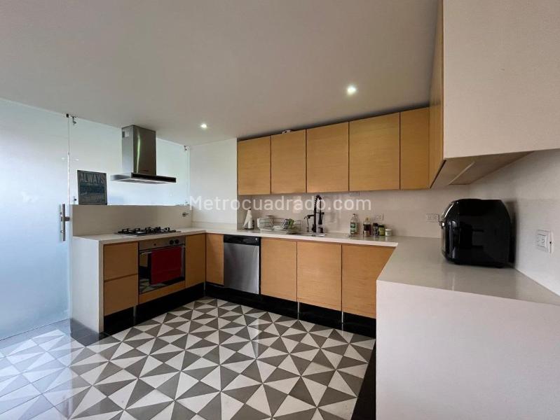 Apartamento Amplio de 3 Alcobas en El Poblado Central - 9