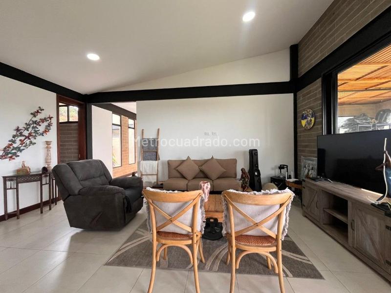 2BR House in EL RETIRO (199 m²) - 2