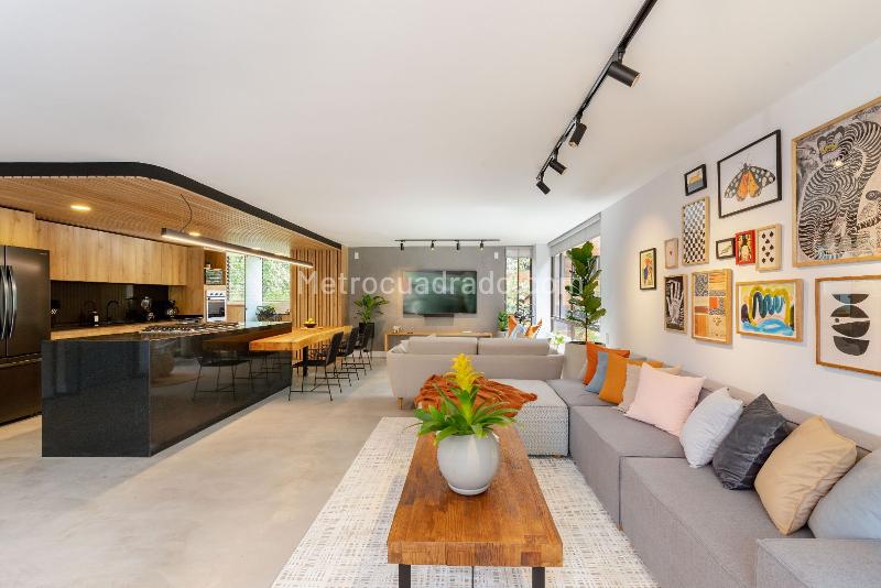 Elegant 3BR Apartment in Residential Area of El Poblado - 4