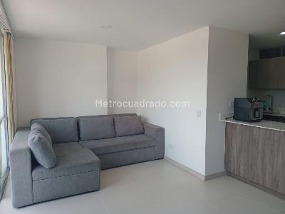 Apartamento de 3 alcobas en arriendo en El Poblado, Medellín, 79 m² · foto 2 de 19