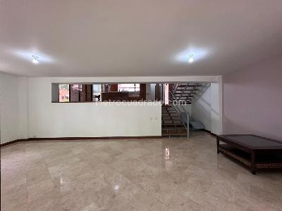 Casa de 4 alcobas en arriendo en El Poblado, Medellín, 250 m² · foto 2 de 20