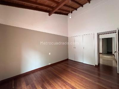 Casa de 4 alcobas en arriendo en El Poblado, Medellín, 250 m² · foto 9 de 20