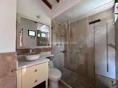 Casa de 4 alcobas en arriendo en El Poblado, Medellín, 250 m² · foto 17 de 20