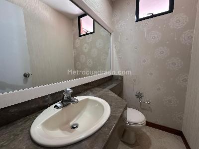 Casa de 4 alcobas en arriendo en El Poblado, Medellín, 250 m² · foto 18 de 20