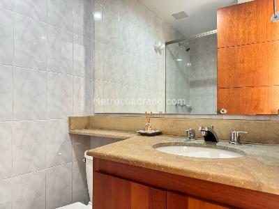 Apartamento de 3 alcobas en arriendo en El Poblado, Medellín, 150 m² · foto 17 de 19