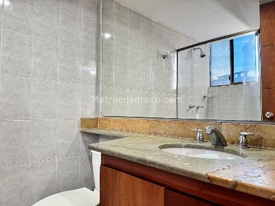 Apartamento de 3 alcobas en arriendo en El Poblado, Medellín, 150 m² · foto 18 de 19