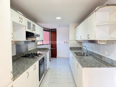 Apartamento de 3 alcobas en arriendo en El Poblado, Medellín, 150 m² · foto 8 de 19