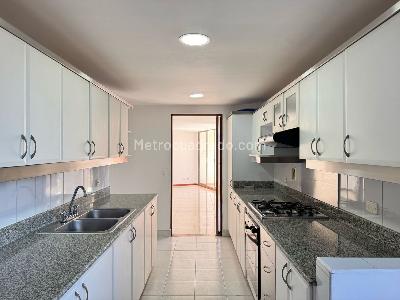 Apartamento de 3 alcobas en arriendo en El Poblado, Medellín, 150 m² · foto 9 de 19