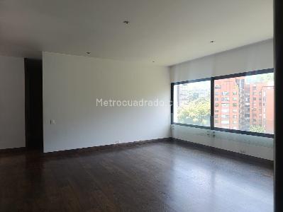 Apartamento en arriendo en El Poblado, Medellín · foto 3 de 17