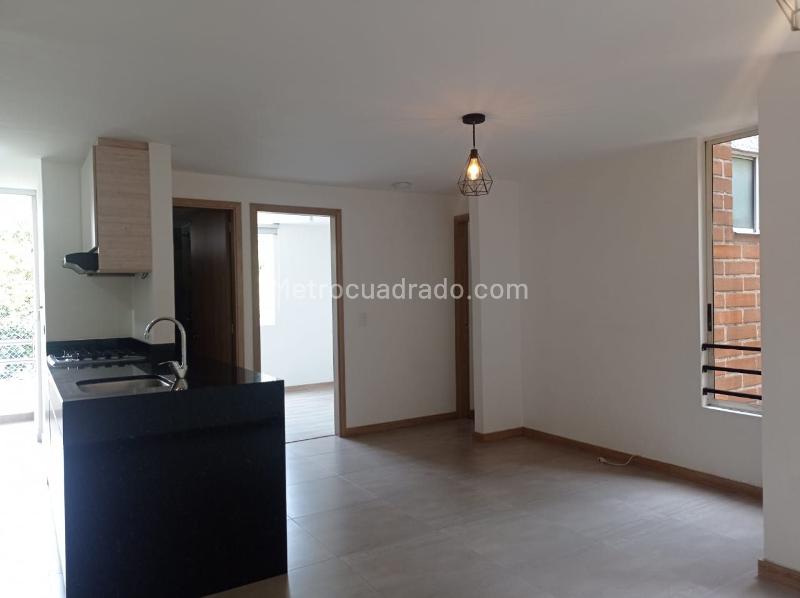 Apartamento de 2 Alcobas con Balcón y Parqueadero Cubierto en El Poblado - 2