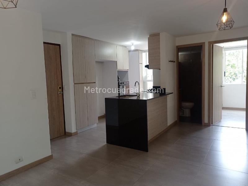 Apartamento de 2 Alcobas con Balcón y Parqueadero Cubierto en El Poblado - 6
