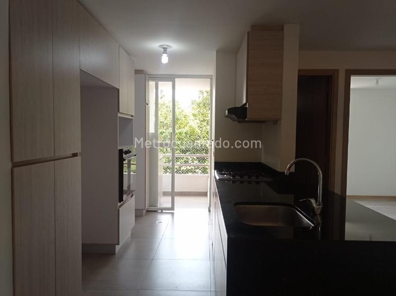 Apartamento de 2 Alcobas con Balcón y Parqueadero Cubierto en El Poblado - 8