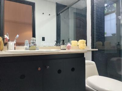 Apartamento de 3 alcobas en venta en El Poblado, Medellín, 215 m² · foto 18 de 19