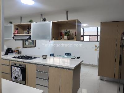Apartamento de 3 alcobas en venta en El Poblado, Medellín, 215 m² · foto 4 de 19