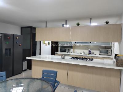 Apartamento de 3 alcobas en venta en El Poblado, Medellín, 215 m² · foto 6 de 19