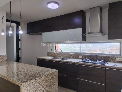 Apartamento de 3 alcobas en arriendo en El Poblado, Medellín, 160 m² · foto 6 de 17
