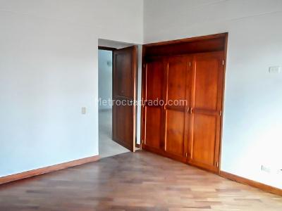 Casa de 3 alcobas en venta en El Poblado, Medellín, 340 m² · foto 10 de 15