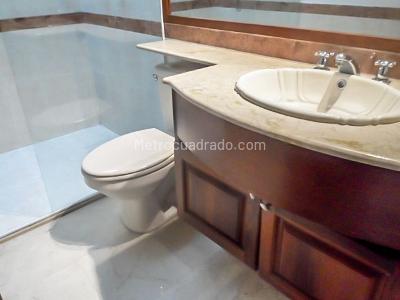 Casa de 3 alcobas en venta en El Poblado, Medellín, 340 m² · foto 13 de 15