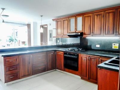 Casa de 3 alcobas en venta en El Poblado, Medellín, 340 m² · foto 4 de 15