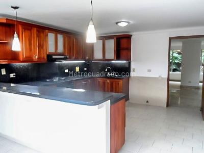 Casa de 3 alcobas en venta en El Poblado, Medellín, 340 m² · foto 5 de 15