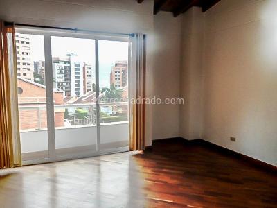 Casa de 3 alcobas en venta en El Poblado, Medellín, 340 m² · foto 9 de 15