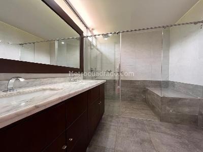 Casa de 3 alcobas en arriendo en El Poblado, Medellín, 340 m² · foto 17 de 20