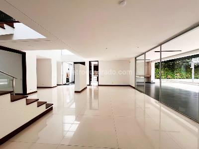 Casa de 3 alcobas en arriendo en El Poblado, Medellín, 340 m² · foto 3 de 20